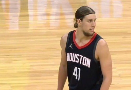  里尔新星闪耀法甲，单场独造四球助队逆转  